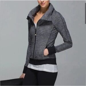 EUC Lululemon Be Present Jacket Coco Pique Black Size 8 Thumbholes Zip Closure